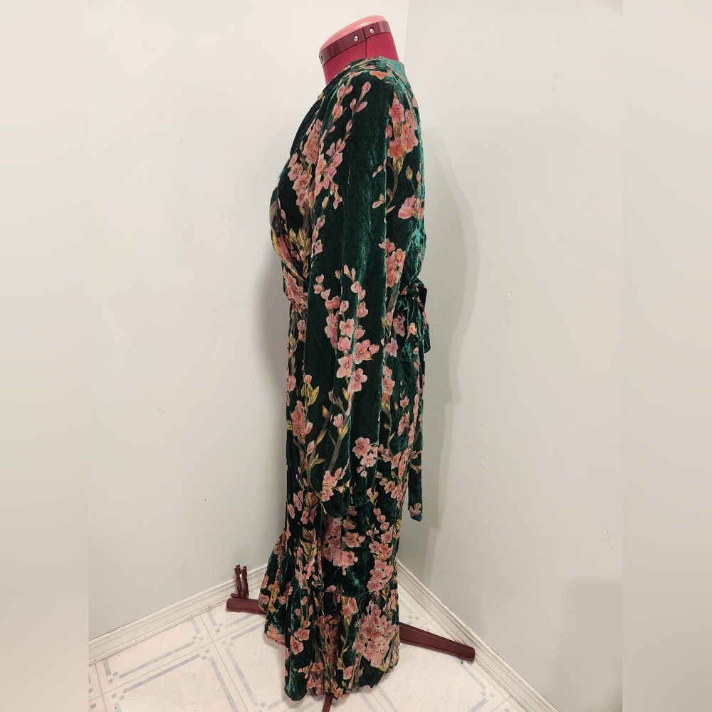 Buffalo By David Bitton Velvet Floral 'Sutter' Wrap Around Dress - Picture 5 of 10